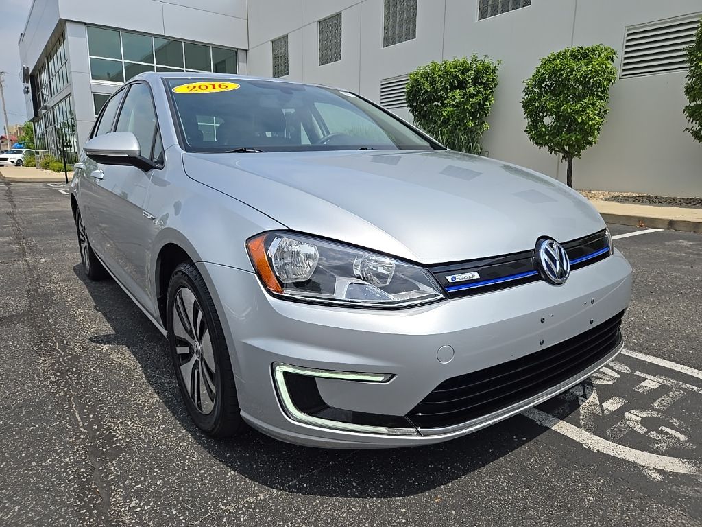 Thumbnail: 2016 Volkswagen e-Golf - 9