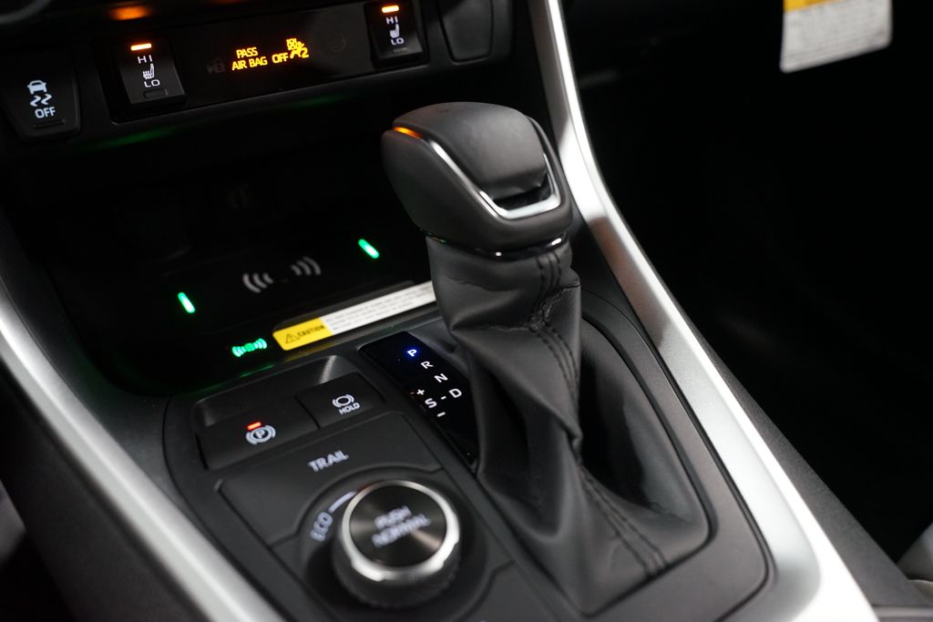 Thumbnail: 2025 Toyota RAV4 - 21