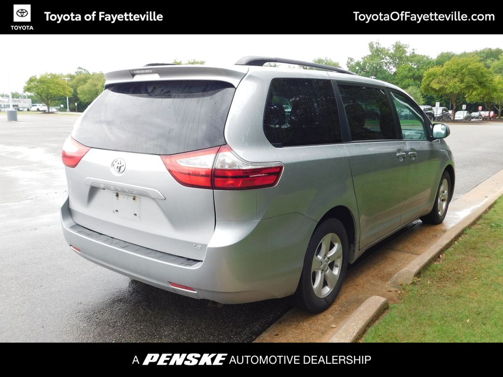 Thumbnail: 2016 Toyota Sienna - 11