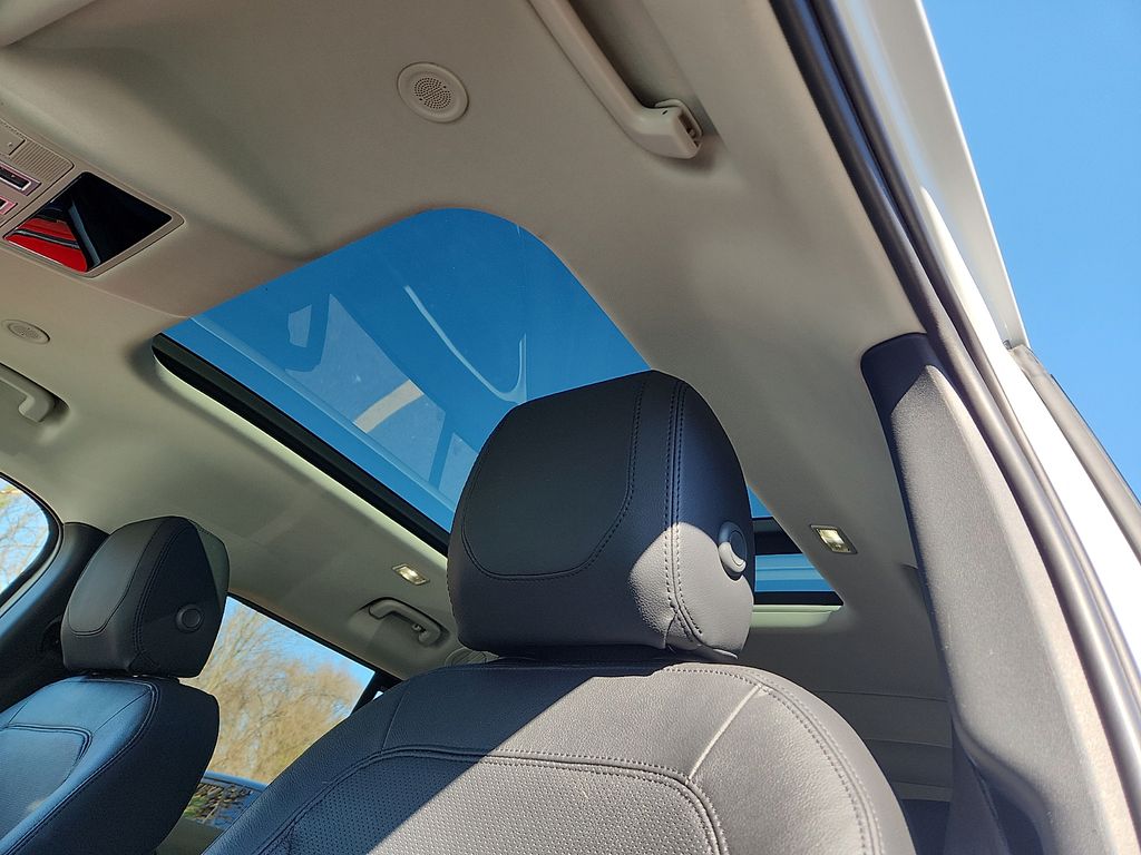 Thumbnail: 2023 Land Rover Defender - 15