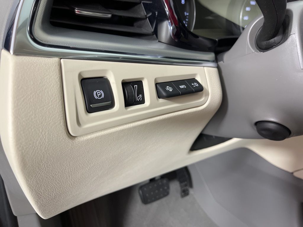 Thumbnail: 2020 Cadillac XT5 - 30