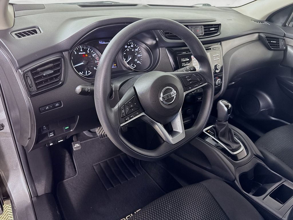 Thumbnail: 2017 Nissan Rogue Sport - 9