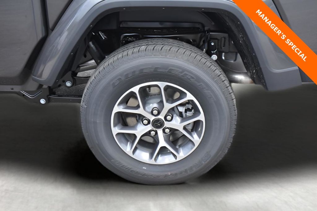 New Car 2025 Jeep Gladiator  Sport S For Sale Under $40,000 In Austin, Texas