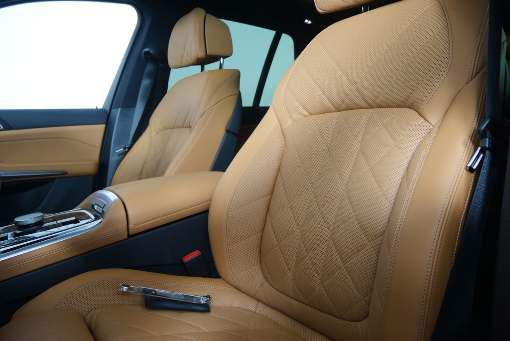Thumbnail: 2026 BMW X5 - 11