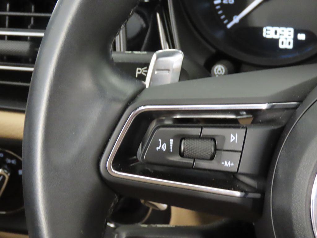 Thumbnail: 2025 Porsche Macan - 19