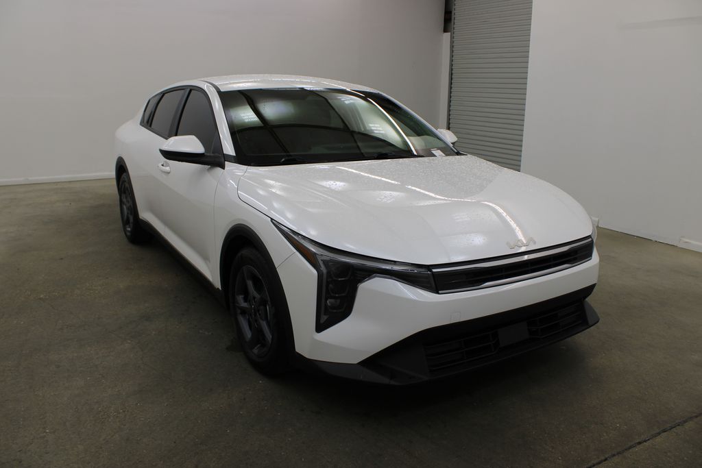 used 2025 Kia K4 car