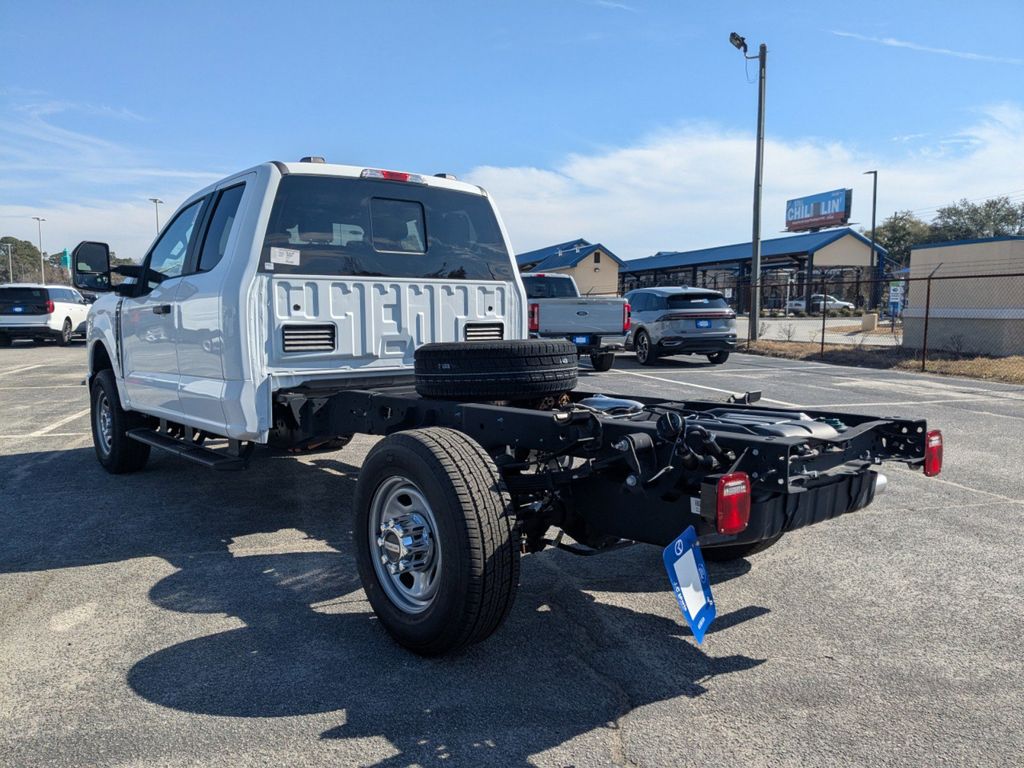 2025 Ford F-350 Chassis XL