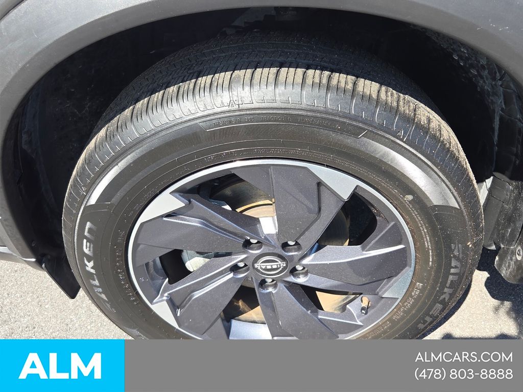 Used 2025 Gray Nissan SV image 12