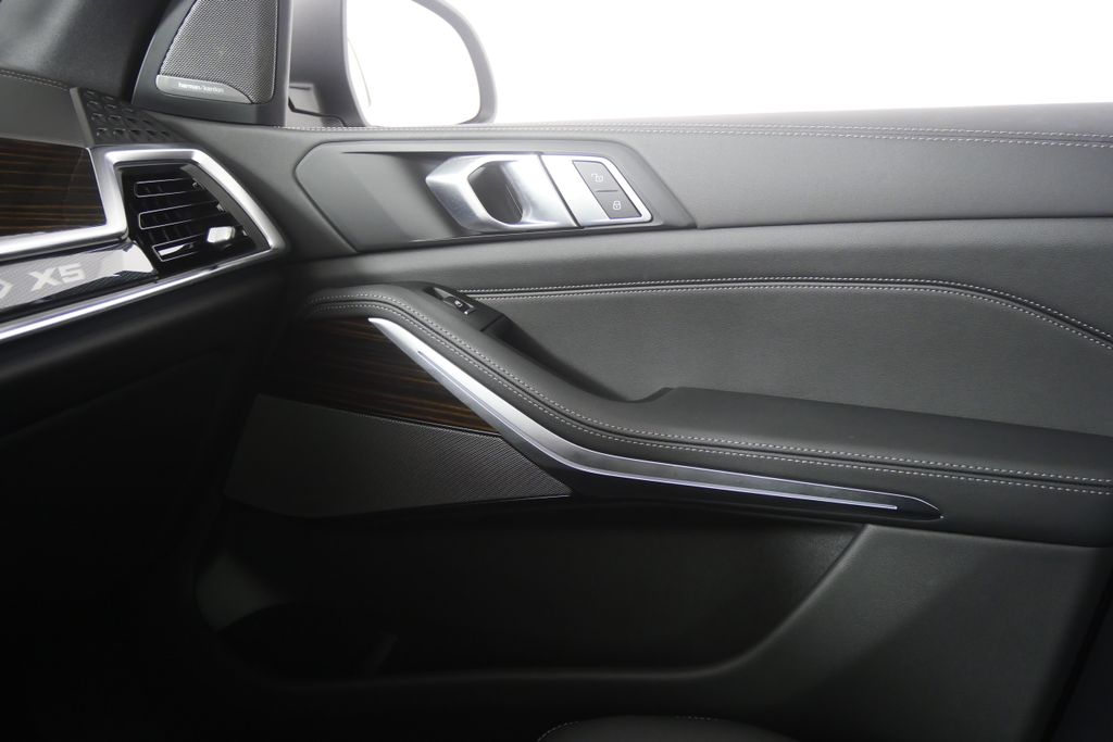 Thumbnail: 2026 BMW X5 - 26
