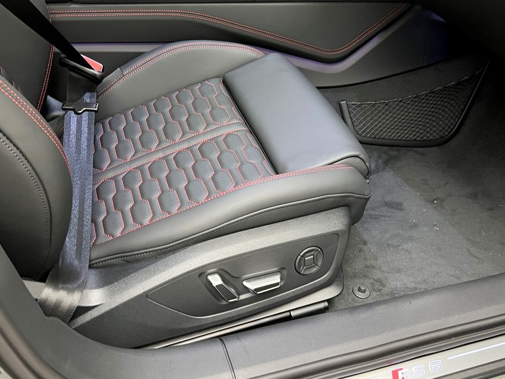 Thumbnail: 2026 Audi RS 6 - 10