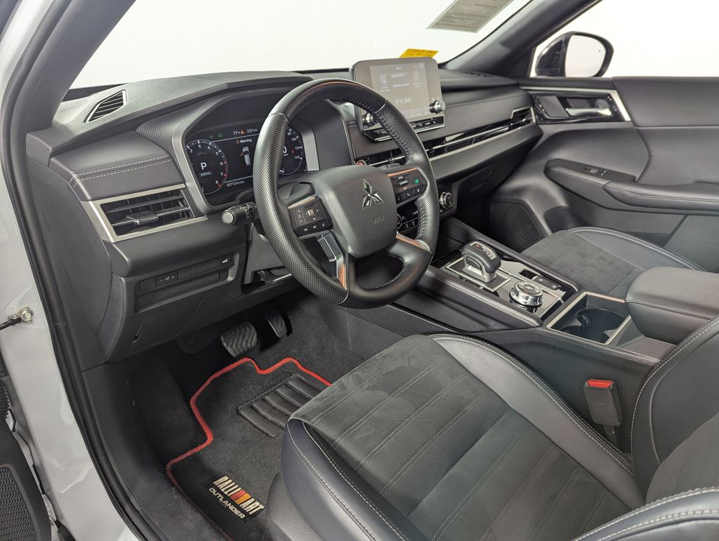 2024 White Mitsubishi Outlander SE Ralliart 4X4 SUV
