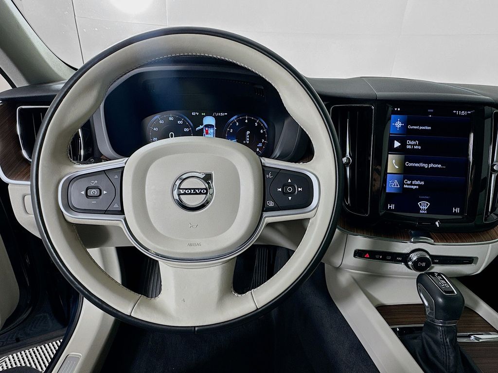 Thumbnail: 2021 Volvo XC60 - 11