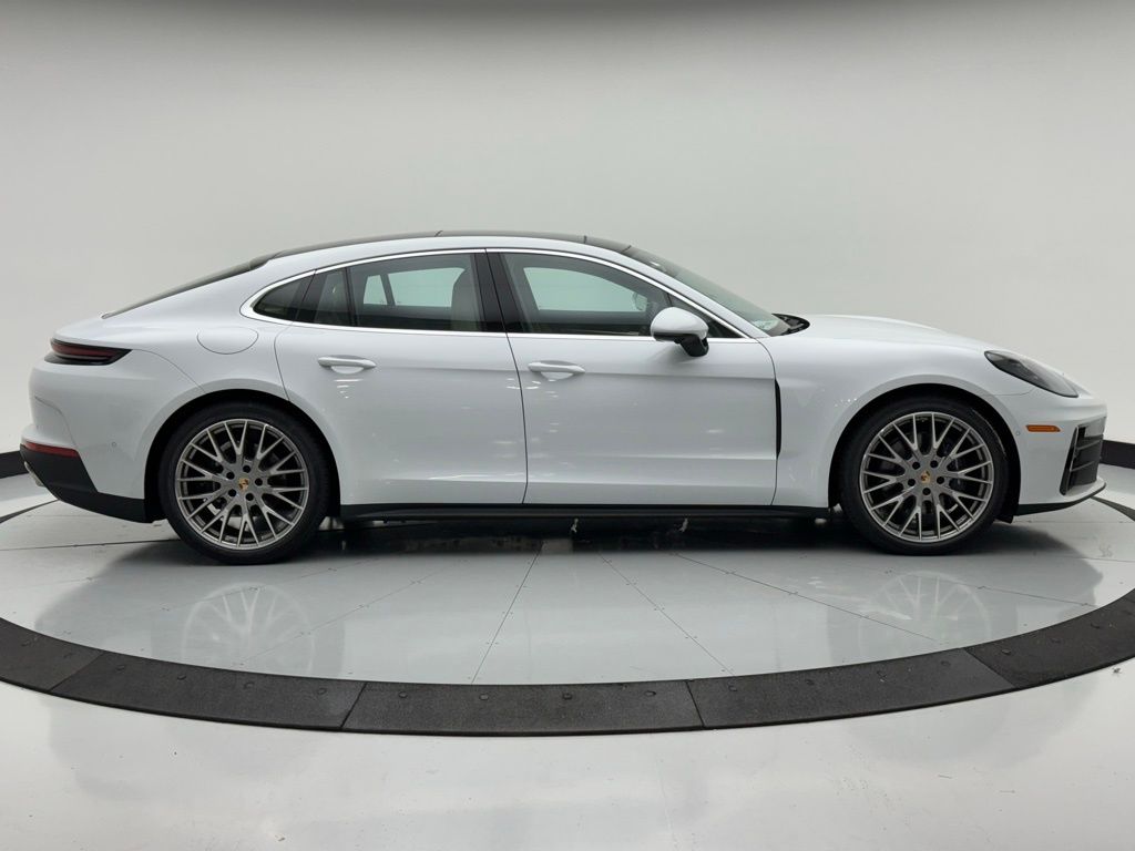 2024 Porsche Panamera 4 8