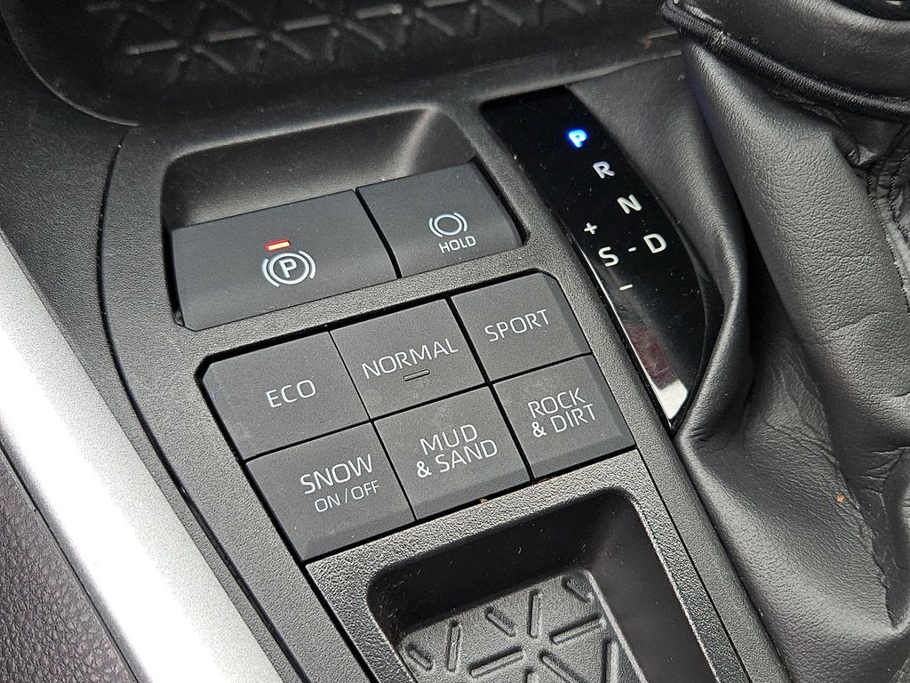 Thumbnail: 2024 Toyota RAV4 - 17