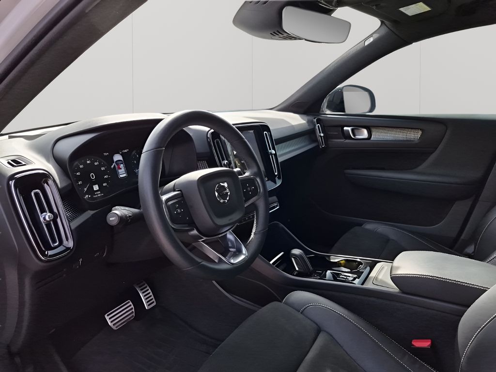 Used Car 2022 Volvo Xc40  R-design For Sale Under $25,000 In Austin, Texas