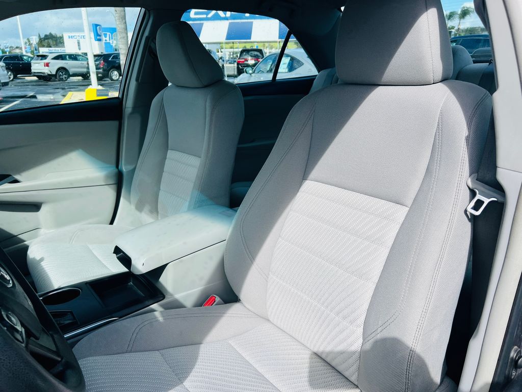 Thumbnail: 2017 Toyota Camry - 16