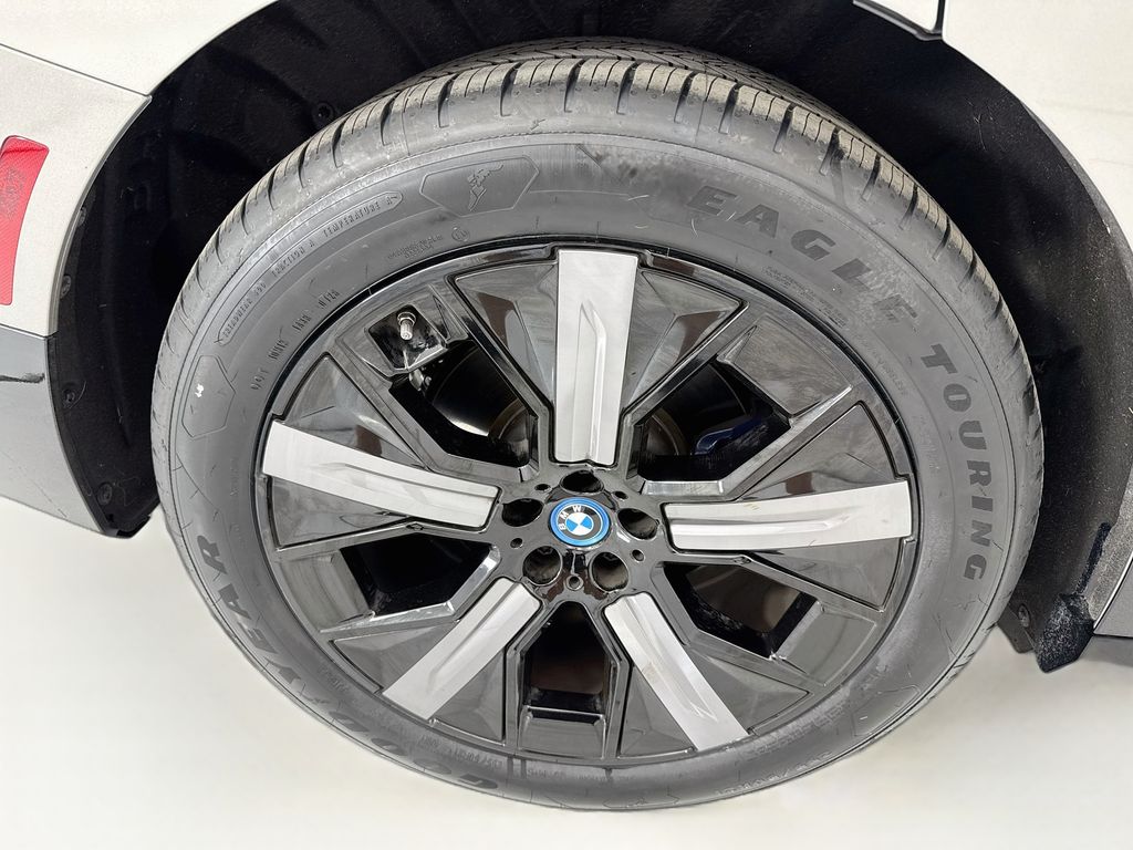 Certified Used 2025 Gray BMW xDrive50 image 31