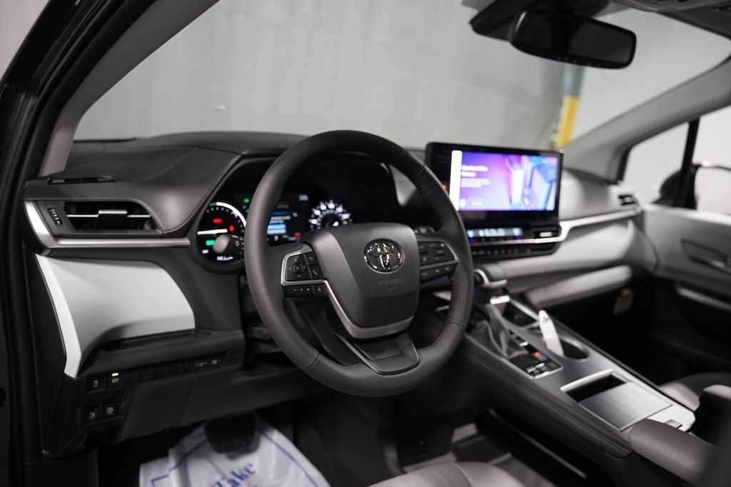 Thumbnail: 2025 Toyota Sienna - 11
