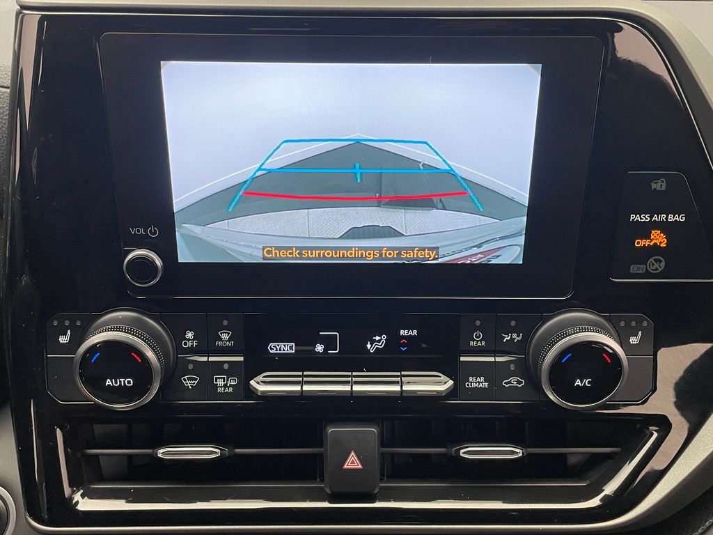2024 Toyota Highlander XLE 26
