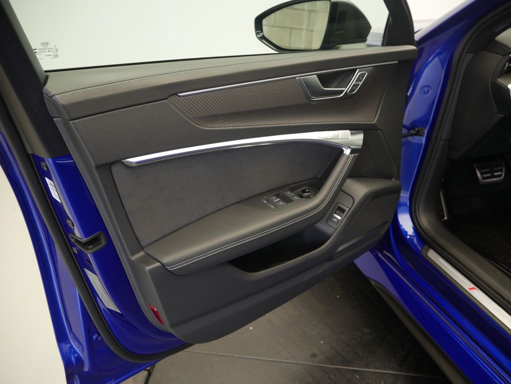 Thumbnail: 2023 Audi RS 6 - 4