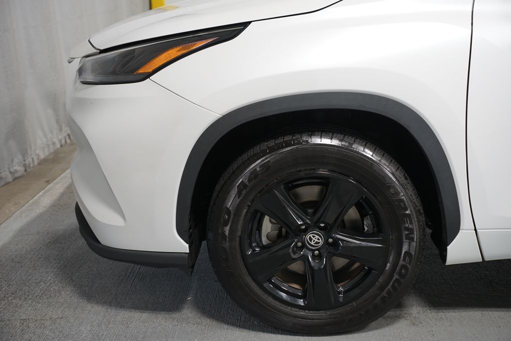 Thumbnail: 2023 Toyota Highlander - 5