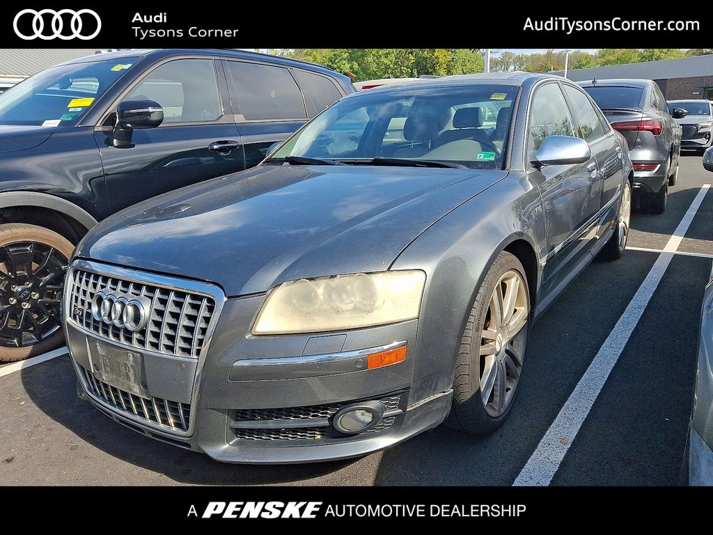 Thumbnail: 2007 Audi S8 - 1