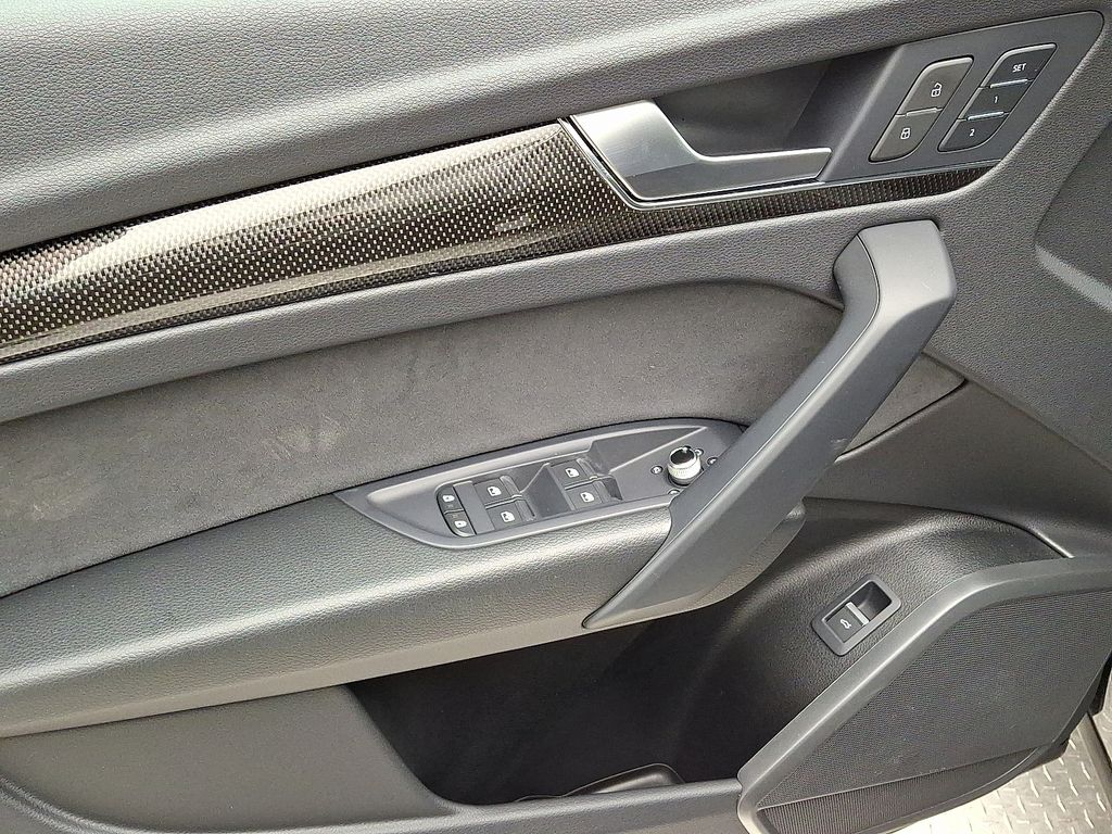 Thumbnail: 2024 Audi SQ5 - 12