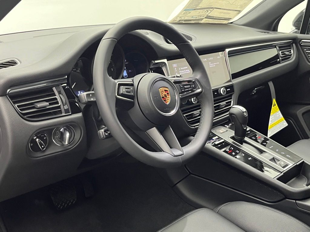 Thumbnail: 2026 Porsche Macan - 4