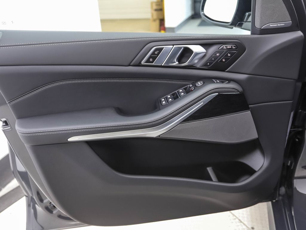 2026 BMW X7 xDrive40i 9