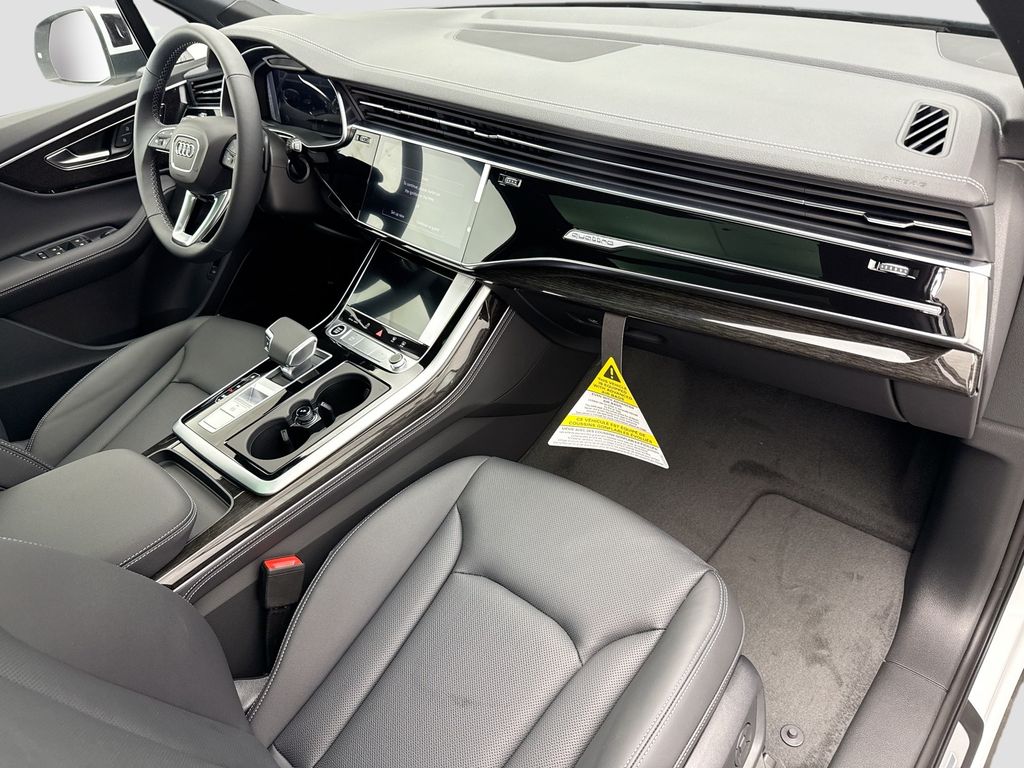 Thumbnail: 2026 Audi Q7 - 16