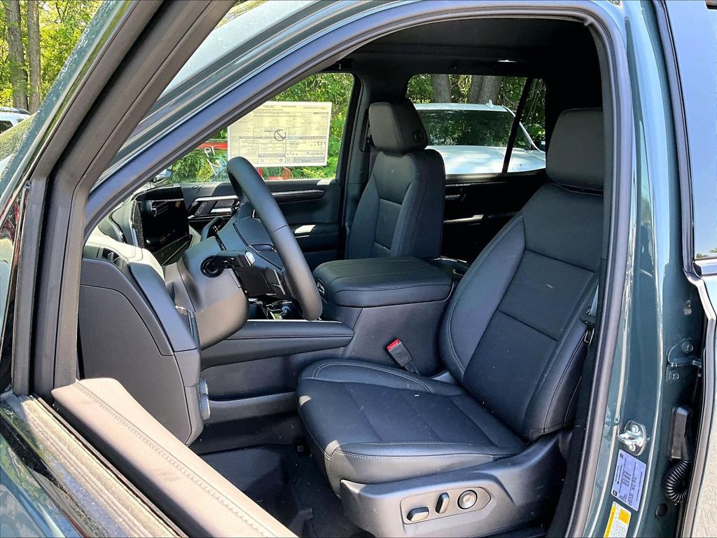 2026 Chevrolet Tahoe — photo 11