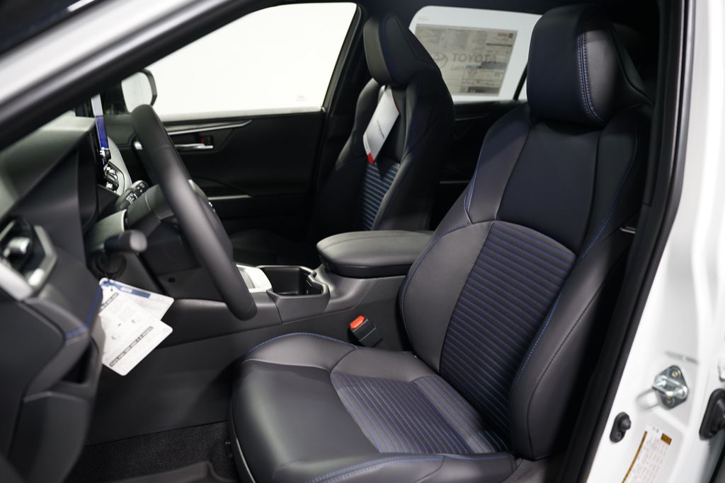 2025 Toyota RAV4 XSE 29