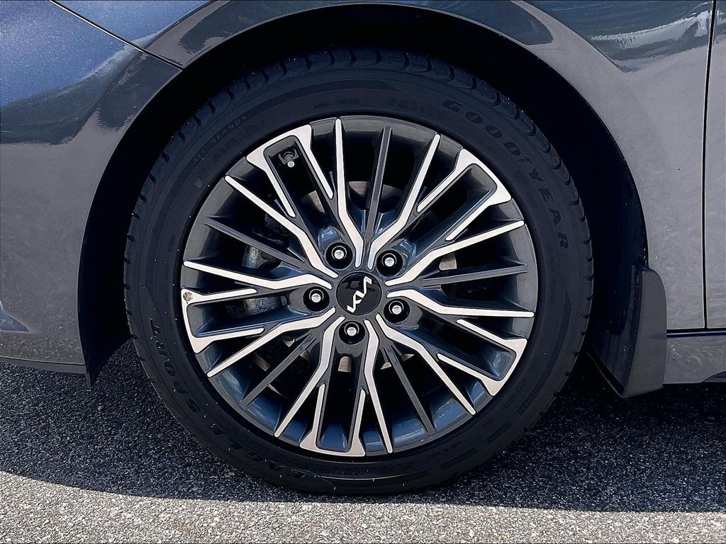 2023 Kia Forte — photo 7