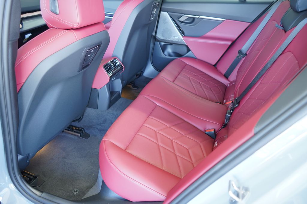 Thumbnail: 2026 BMW i5 - 19