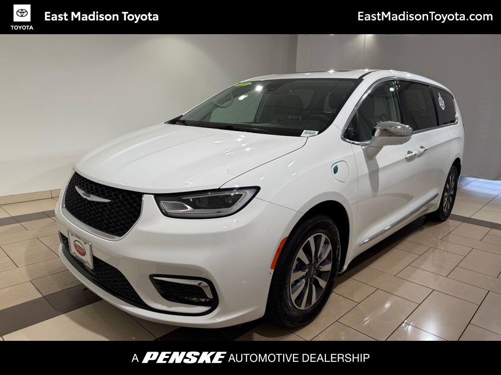 2022 Chrysler Pacifica Hybrid Limited -
                  Madison, WI