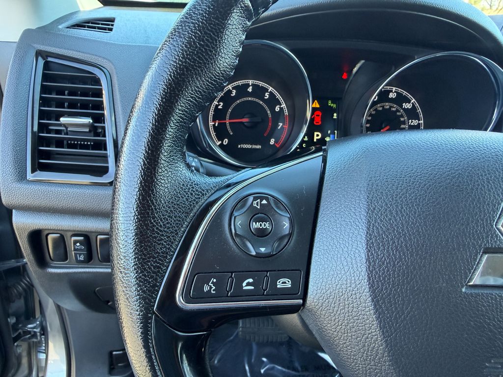 Used 2024  Mitsubishi 2.0 SE image 18