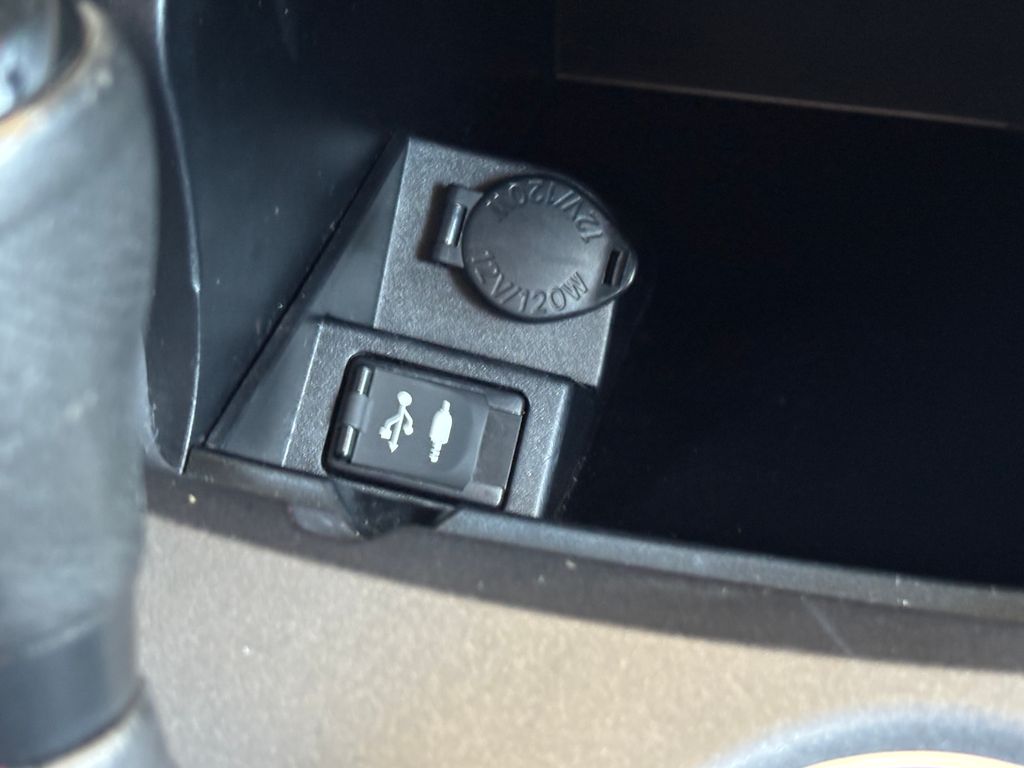 Thumbnail: 2016 Toyota Camry - 16