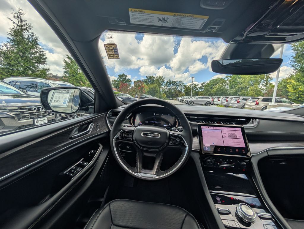 Used 2025 Silver Jeep Overland image 31