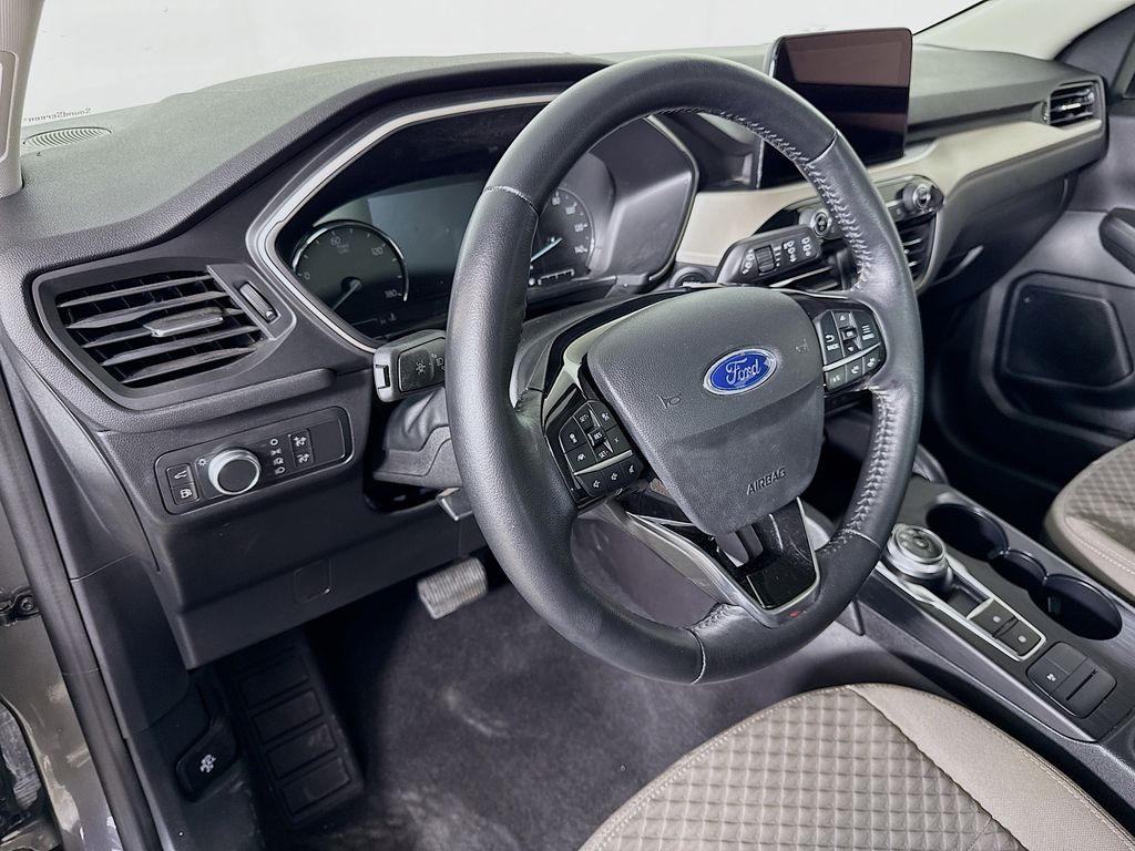 Thumbnail: 2021 Ford Escape - 9