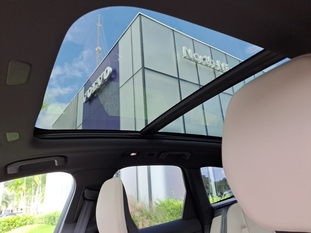2026 Volvo XC60 Core - Photo 8