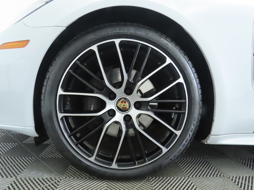 Thumbnail: 2022 Porsche Panamera - 31