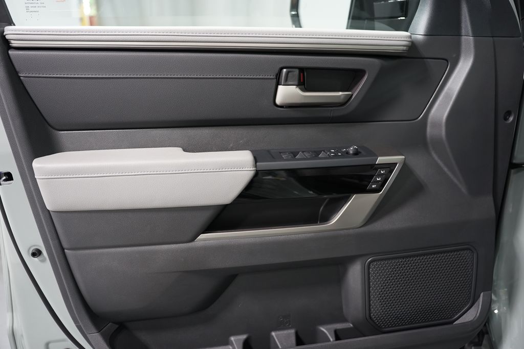 2025 Toyota Tundra Limited 32