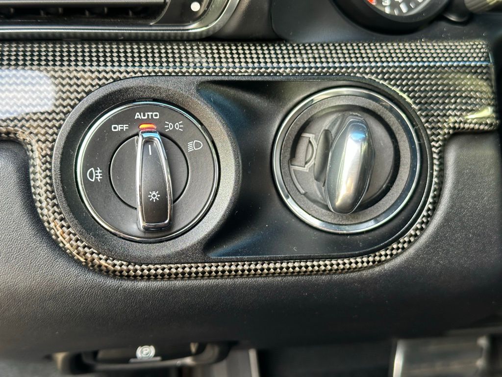 Thumbnail: 2017 Porsche 911 - 32