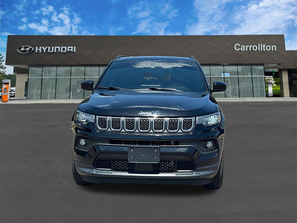 Used 2023 Black Jeep Latitude Lux image 2