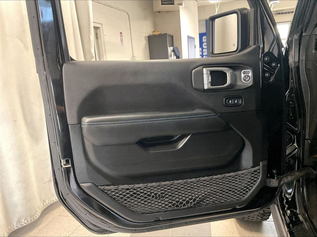 2024 Jeep Wrangler — photo 9