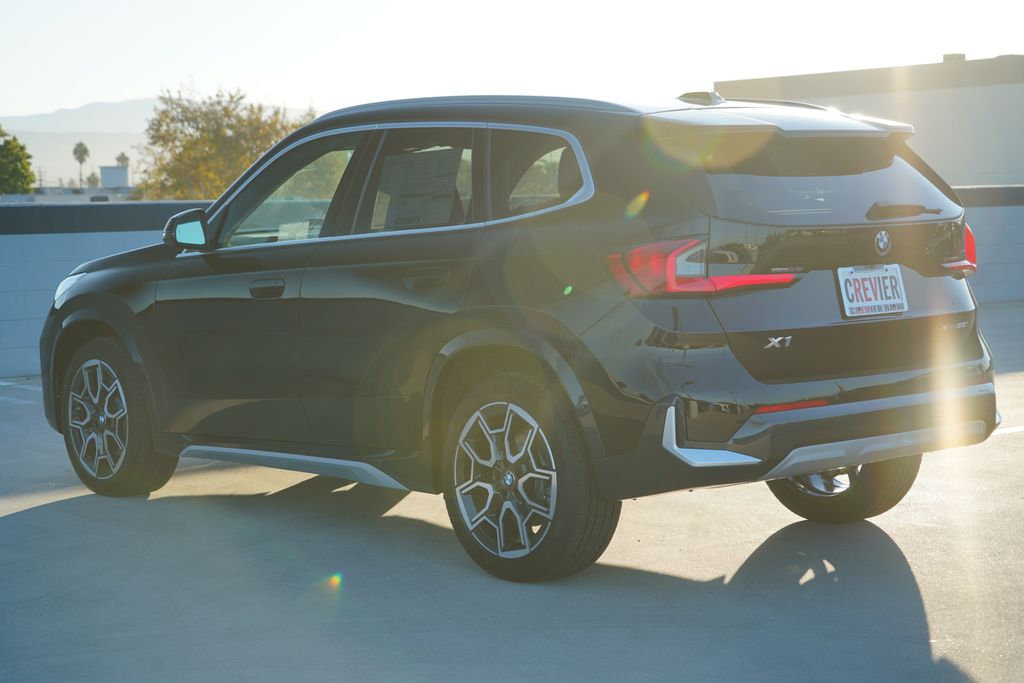 Thumbnail: 2027 BMW X1 - 10