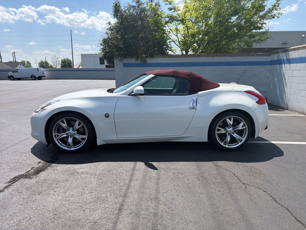 Thumbnail: 2010 Nissan Z - 2