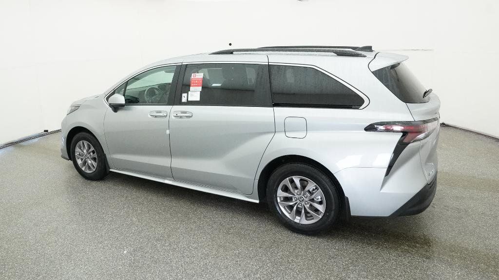 Thumbnail: 2025 Toyota Sienna - 17