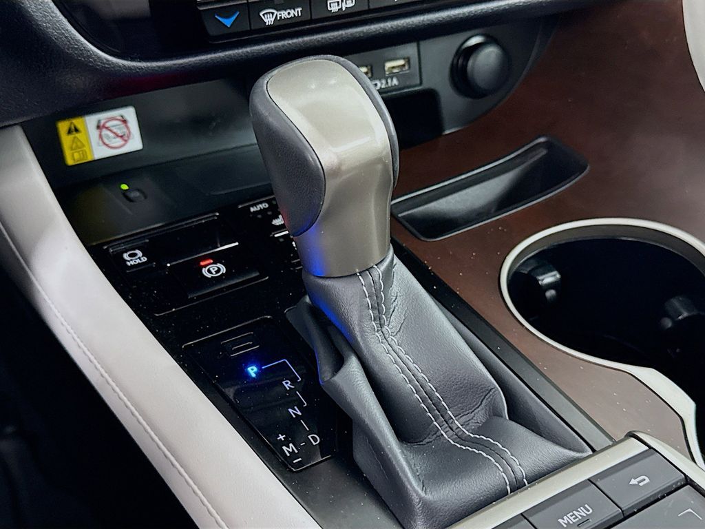 Thumbnail: 2022 Lexus RX - 17