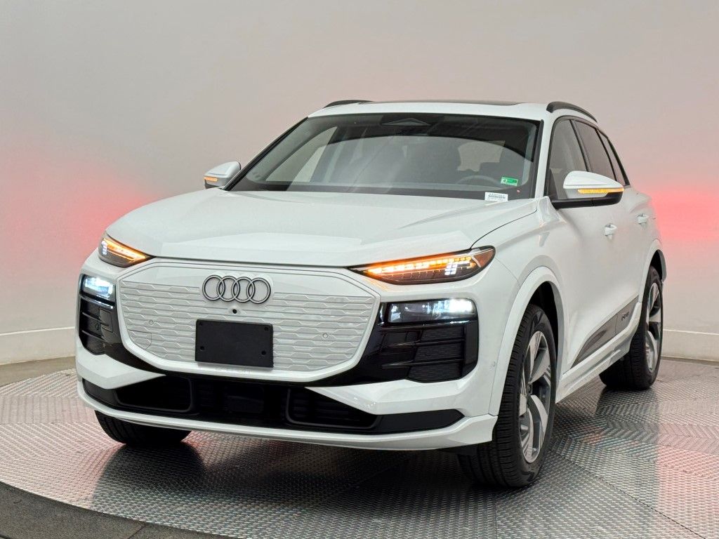 2025 Audi e-tron Premium 4